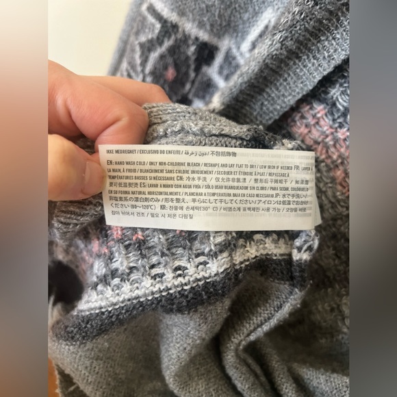 Hollister Buttoned Cardigan - Picture 3 of 6